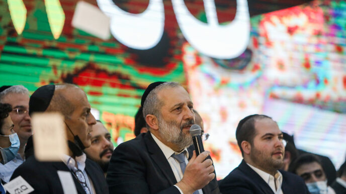 Aryeh Makhlouf Deri, head of Shas party, in an election rally (Photo: Noam Revkin/Flash90)