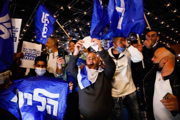 תומכי הליכוד במטה המפלגה לאחר שזכו בבחירות 2021 (צילום: אוליבייה פיטוסי/פלאש90)