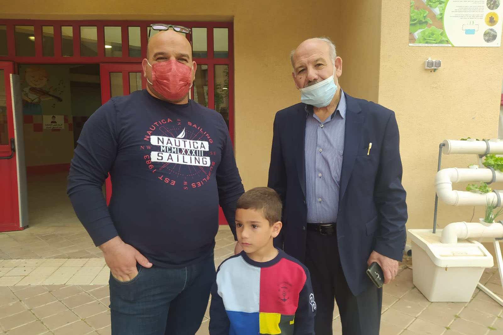 בסאם סייד אחמד עם אביו ובנו: &quot;רוצה שיח פוליטי חדש&quot; (צילום: יהל פרג')