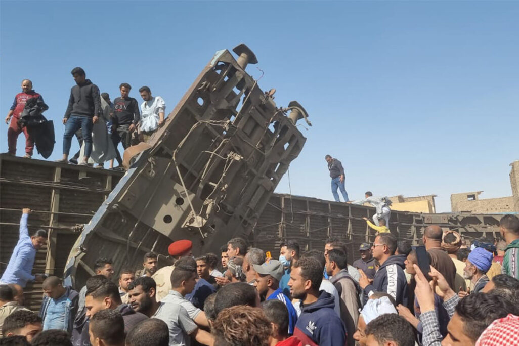 תאונת הרכבות בסוהאג שבמרכז מצרים
(צילום : Mahmoud Maqboul/dpa / רויטרס)