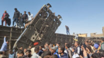 תאונת הרכבות בסוהאג שבמרכז מצרים
(צילום : Mahmoud Maqboul/dpa / רויטרס)