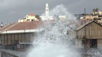 נמל יפו. "כולם באים לפה בשביל להשאיר הכל שם... שם זה הבית, העבודה, זה כל הרעש, נכון?" (צילום: יוסי זמיר, פלאש 90)