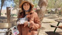 מיטל גלזר אביגד מעבירה סדנה ב"פסטיבל אביב" בירוחם (צילום: טל כרמון)