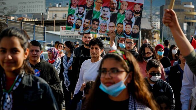 متظاهرون في مسيرة يوم الأرض في عرابة. (تصوير: جمال عواد / فلاش 90)