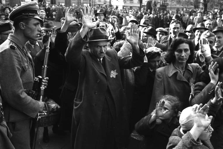 מעצר יהודים הונגרים, בודפשט 1944 (צילום: ויקימדיה).