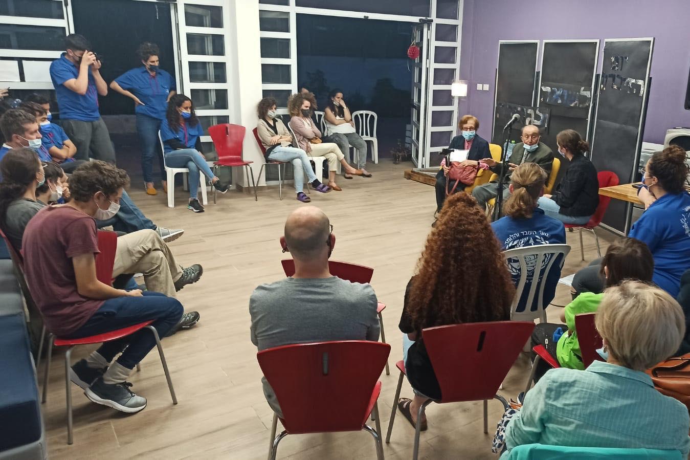 זיכרון בסלון (צילום: יעל אלנתן)