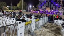 הופעה של הזמרת דיקלה בטבריה, שנערכה במתכונת התו הירוק, מרץ 2021. (צילום: ניצן צבי כהן)