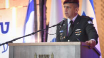 הרמטכ"ל אביב כוכבי בטקס "דגלון לנופל" בהר הרצל. (צילום: אתר צה"ל)