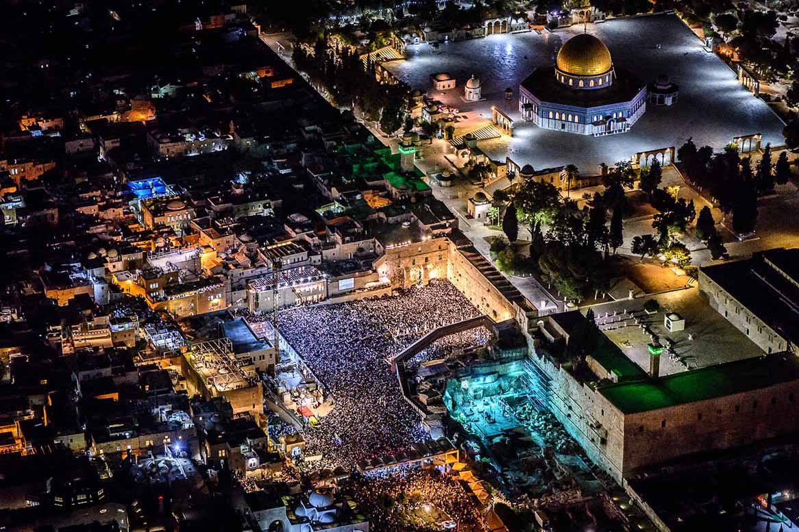 Jerusalem during the Slichot prayers on Yom Kippur Eve. &quot;We worked for years to capture this moment&quot; (Photo: Israel Bardugo)