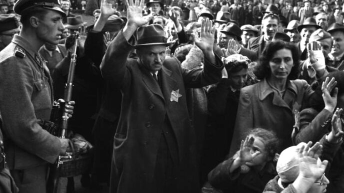 Arrest of Hungarian Jews, Budapest 1944. (Photo: Wikimedia)