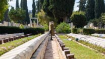 בית העלמין הצבאי בנחלת יצחק, תל אביב (צילום: יונתן בלום)