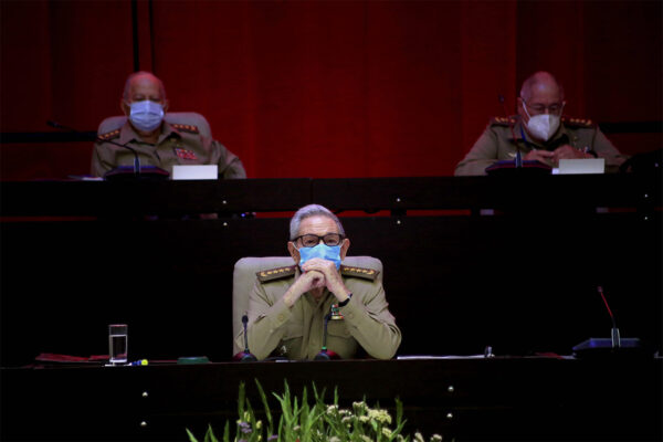 ראול קאסטרו מתפטר מתפקיד ראש קובה הקומוניסטית . (צילום: Ariel Ley Royero/ACN via AP)