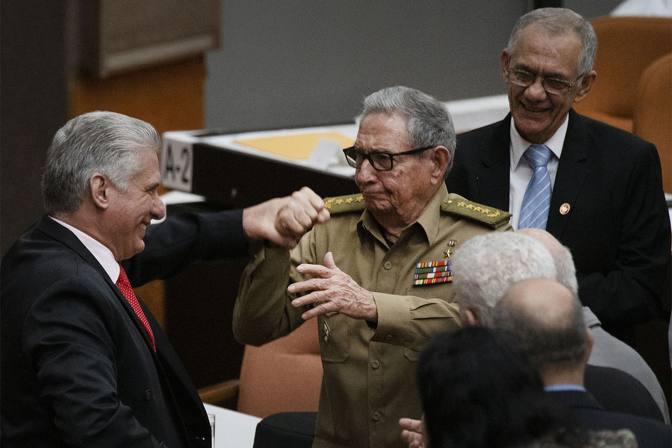 ראול קאסטרו מתפטר מתפקיד ראש קובה הקומוניסטית . (צילום: AP/Ramon Espinosa)