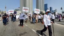 הפגנת נכי צה"ל מול משרד הביטחון. "אנחנו מודיעים מראש, על מנת שלא תיפגעו מהמאבק הצודק שלנו" (צילום: יאיר צוקר)