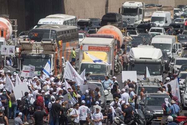 הפגנת נכי צה"ל מול משרד הביטחון (צילום: מרים אלטשר/פלאש90)