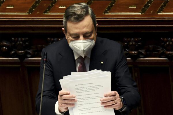 אש ממשלת איטליה מריו דראגי מציג את התכנית הכלכלית ליציאה מהקורונה (צילום: Alberto Pizzoli/Pool via AP)