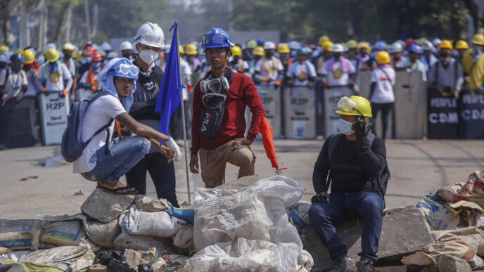 מחאת מתנגדי ההפיכה הצבאית במיאנמר. (צילום: AP Photo)