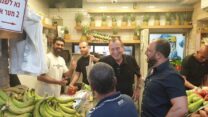 ראש עיריית תל אביב יפו, רון חולדאי, במפגש עם תושבי יפו (צילום: עיריית תל אביב יפו)