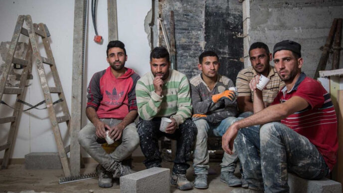 عمال بناء فلسطينيون. الذين يظهرون في الصورة ليست لهم علاقة بالتقرير (تصوير: هداس فروش / فلاش 90)