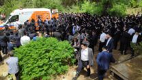 שיירת הלוויה של אברהם דניאל אמבון. "אברהם, איזו עדינות נפש, צניעות, ענווה" (צילום: דוד טברסקי)