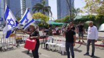 הפגנת נכי צה"ל מול משרדי אגף השיקום בפתח תקווה (צילום ארכיון: ניצן צבי כהן)
