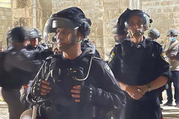 שוטרים במהומות במזרח ירושלים (צילום: דוברות המשטרה)