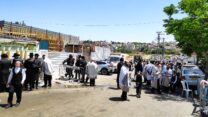 רחבת הכניסה למבנה בית הכנסת (צילום: דוד טברסקי)