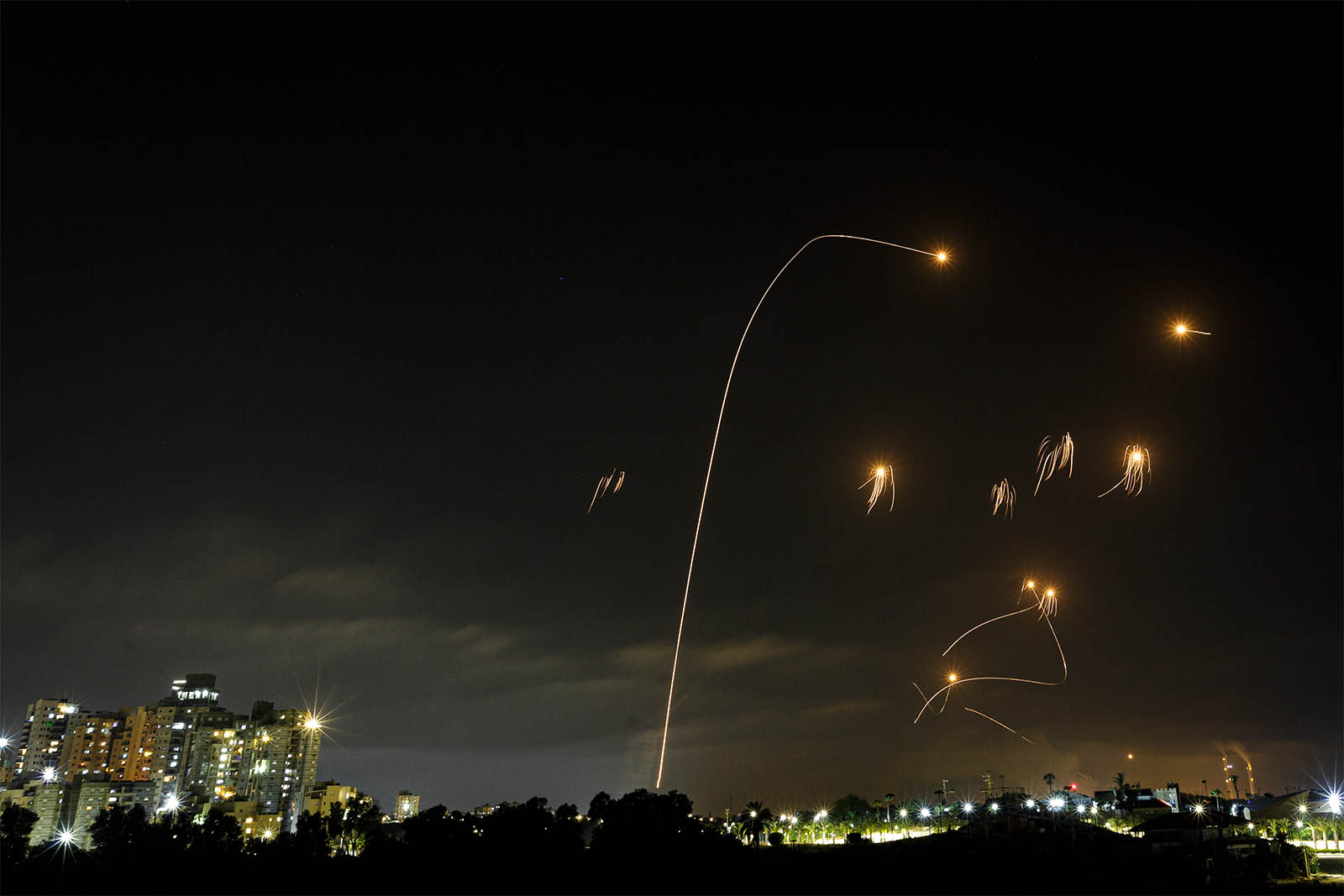 יירוט של כיפת ברזל מעל אשקלון (צילום: עדי ישראלי/פלאש90)