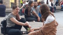 משחקי רחוב בכיכר ציון. "היום כיכר ציון השתנתה לכיכר הסובלנות והדיאלוג" (צילום: טל אלפי)