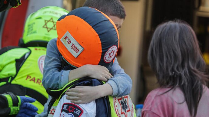 A medic carries 8-years-old Eitan Vhnstok after his apartment building was hit by a rocket fired from the Gaza Strip in Ashkelon, southern Israel. May 11, 2021 (Photo: Edi Israel/Flash90)
