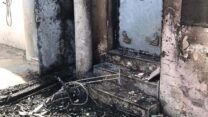 שריפה בבניין בג'סר א-זרקא (צילום: דוברות המשטרה)