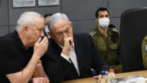 ראש הממשלה בנימין נתניהו בדיון בפיקוד דרום. (צילום: עמוס בן גרשום, לע"מ)