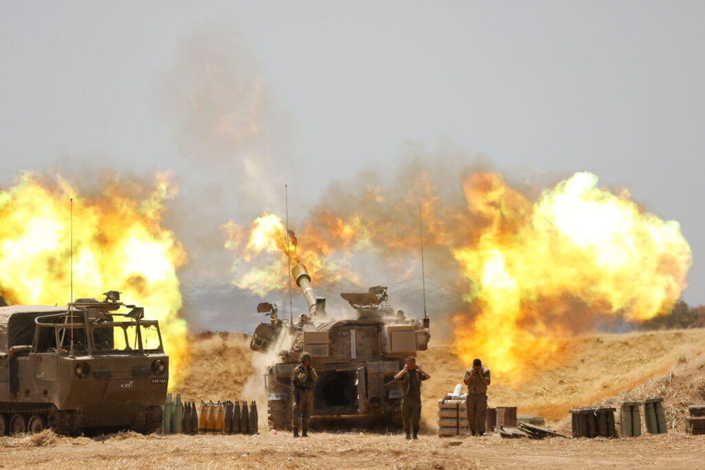 כוח של צה"ל סמוך לגבול ישראל עם עזה (צילום יונתן זינדל / פלאש90)