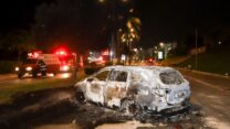 מכונית שרופה, עימותים בלוד (צילום: יוסי אלוני, פלאש 90)