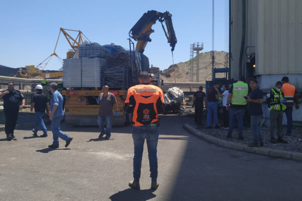 זירת התאונה בתחנת "אורות רבין" בחדרה (צילום: ארגון הצלה)