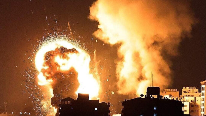 הפגזה בעזה. "ביציאה חד צדדית יש סכנות" (צילום: איתי בלומנטל)