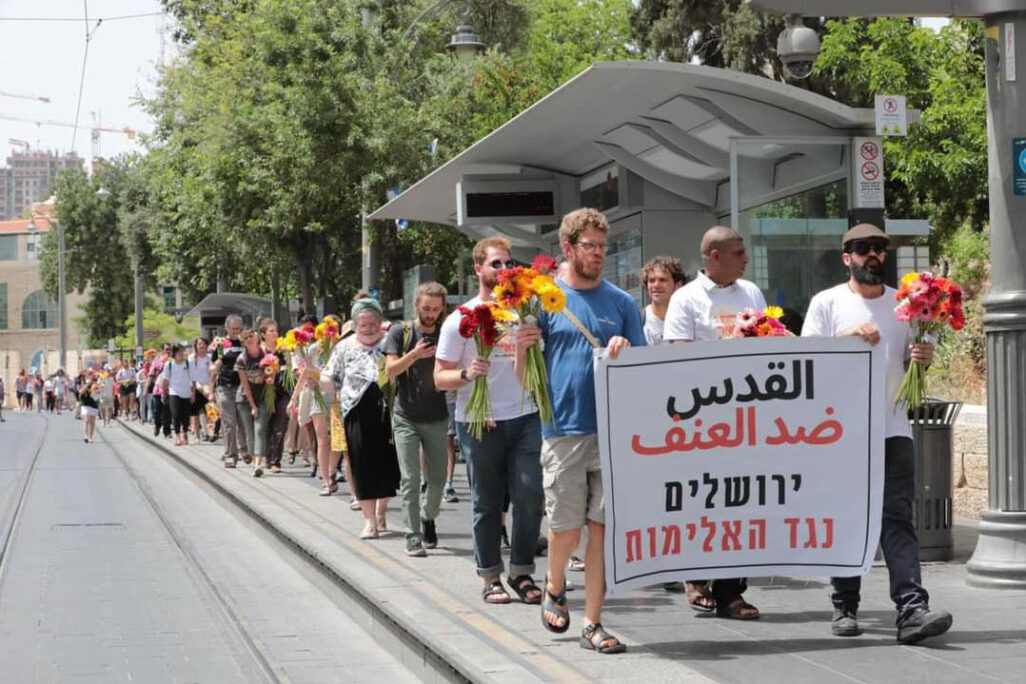 יהודים וערבים צועדים יחד בירושלים. (צילום: נשים עושות שלום)