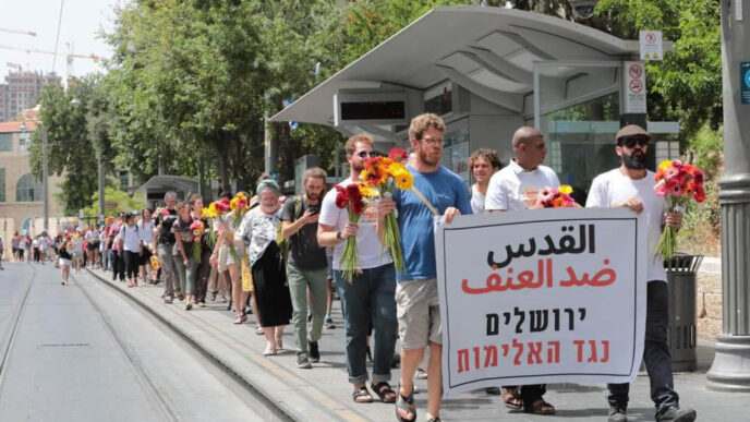 יהודים וערבים צועדים בירושלים נגד האלימות, מאי 2021. &quot;הארגונים האזרחיים הם צריכים לגשר בין הקהילות&quot; (צילום: נשים עושות שלום)
