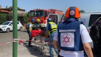 פינוי נפגעים מזירת נפילה באשקלון (צילום: מד"א תיעוד מבצעי)