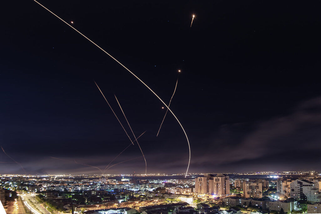 שיגור רקטות מרצועת עזה אל עבר ישראל (צילום: פלאש 90) שיגור רקטות מרצועת עזה אל עבר ישראל (צילום: פלאש 90)