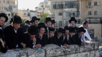 הלווית אחד מהרוגי האסון במירון בירושלים (צילום: אוליבייה פיטוסי/פלאש90)