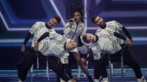 עדן אלנה מופיעה באירוויזיון (צילום: AP/Peter Dejong)
