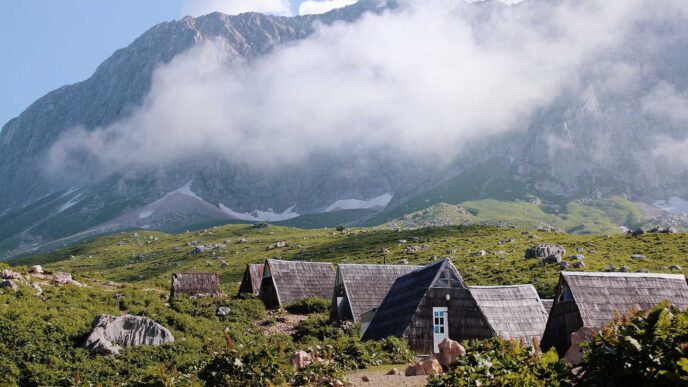 בתים צ'רקסיים מסורתיים בהרי אדיגה, ברוסיה של היום. &quot;הכבוד לזולת זה עניין חשוב מאוד&quot; (מקור: shutterstock)