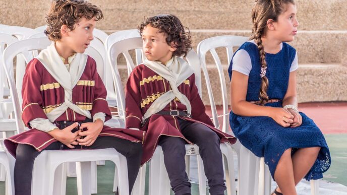 أطفال شركس في مهرجان التراث في كفر كما. اللغة الشركسية قديمة ومن الصعب تعلّمها (تصوير: shutterstoke)