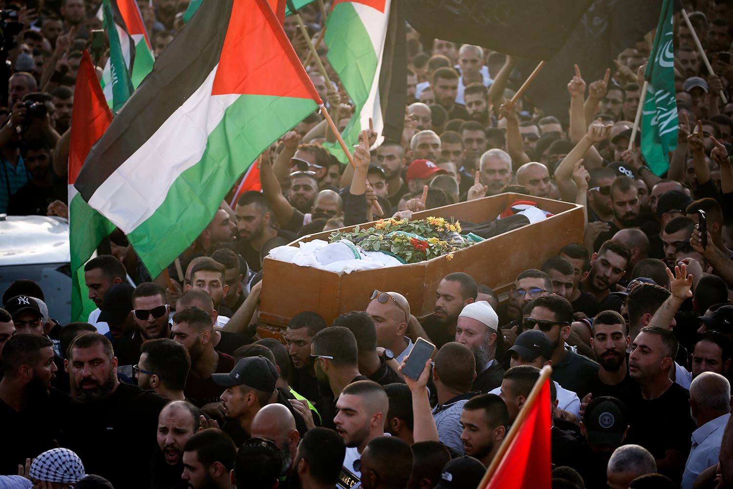 הלווייתו של מוחמד מחאמיד אלכיואן, בן 17, שנהרג מירי במהלך הפגנה באום אל פחם (צילום: ג'מאל עוואד, פלאש 90)