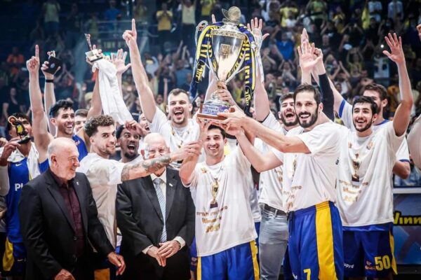 מכבי תל אביב זוכה בגביע המדינה בכדורסל (צילום: איגוד הכדורסל בישראל)