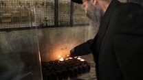 תפילה של משפחות הרוגי מירון בכותל המערבי (צילום: הקרן למורשת הכותל המערבי)
