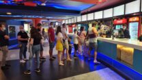 תור לפופקורן בסינמה סיטי גלילות (צילום: הדס יום טוב)