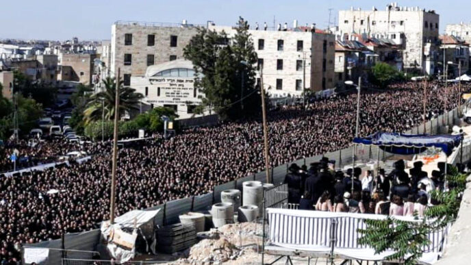 חתונת נכדוו של האדמו"ר מגור, מאי 2021. "החתונה היתה בלי טריבונות. כולם על היו הרצפה, זה היה מאוד דרמטי"  (צילום: אלבום פרטי)