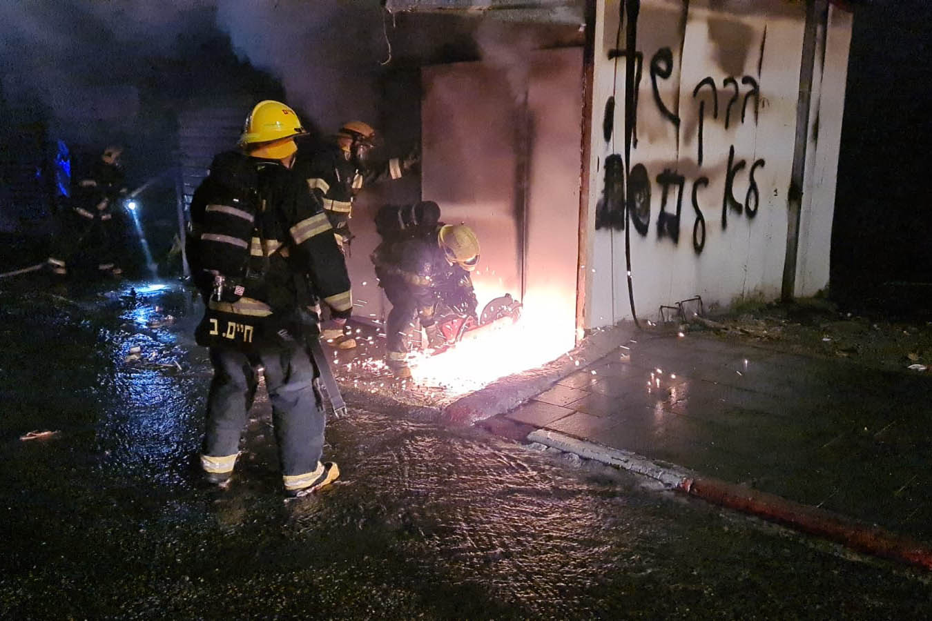 שריפה בשוק העירוני בטבריה (צילום: תיעוד מבצעי כבאות והצלה לישראל)